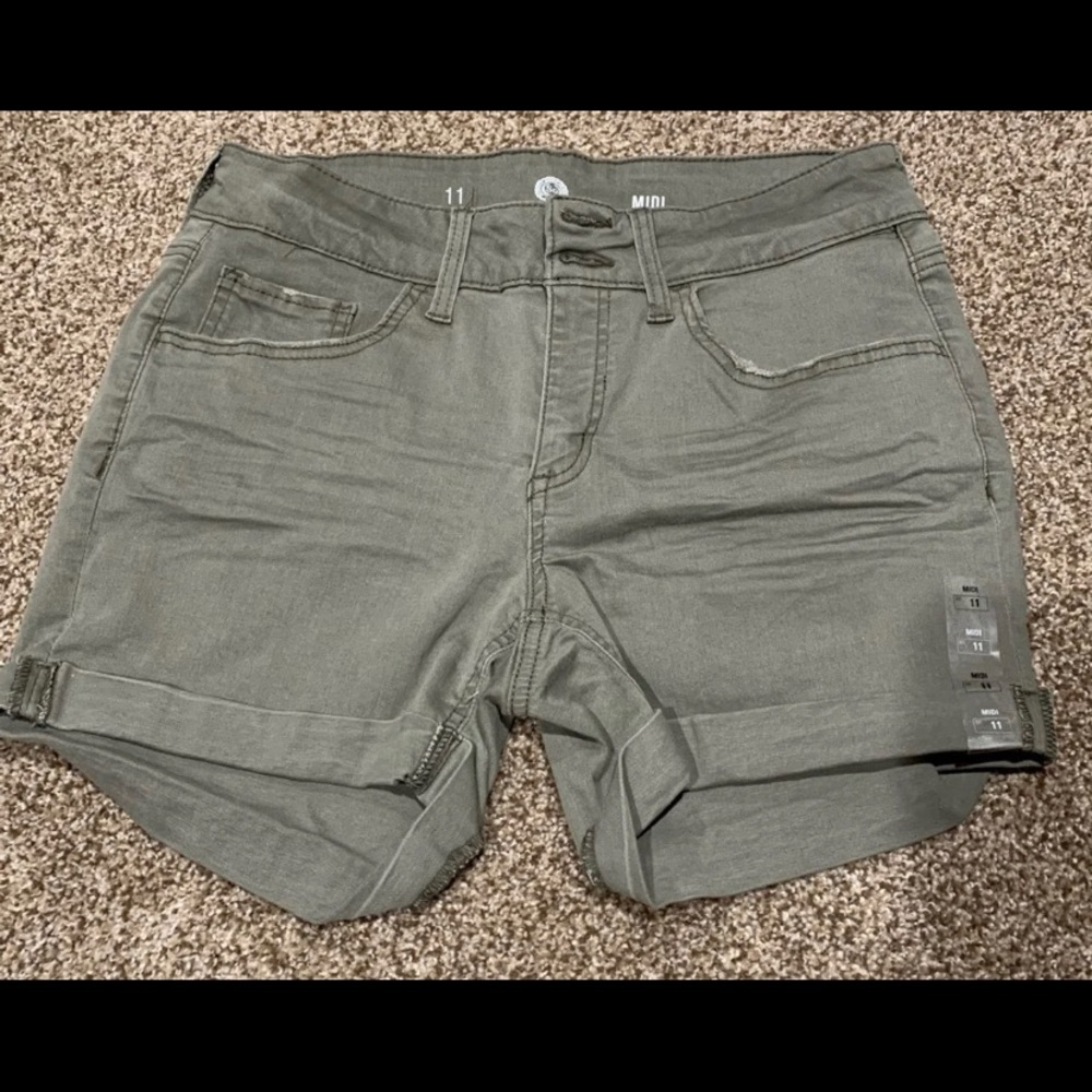 ‼️NWT Juniors Olive Green Midi Shorts